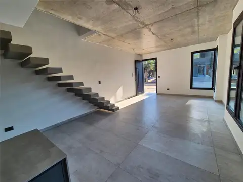 Depto Tipo Casa en Alquiler de 3 dormitorios