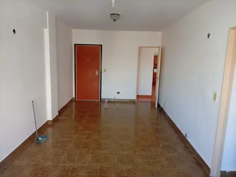 Bynon 6900, Piso 8