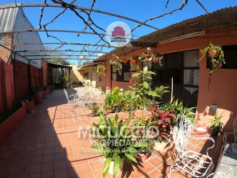 Casa 10 ambientes con 4 baños