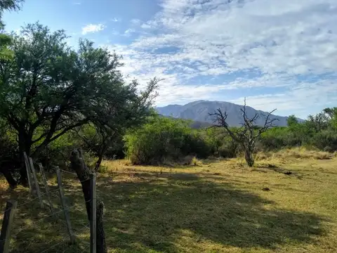 A 2km De La Ruta N°1