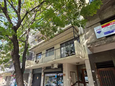 DEPARTAMENTO 2 AMB. - LAVADERO INDEPENDIENTE - SOBRE AVENIDA - MUY BUENA UBICACION
