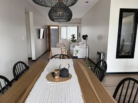 Casa 4 ambientes con 2 baños