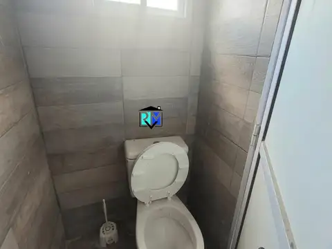 Local y oficinas próximas a Av.Monseñor Tavella y Eva Perón