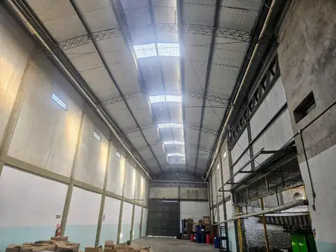 Galpon en Alquiler 10  mts Frente