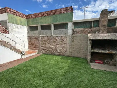 Casa al frente 2 dormitorios y cochera, Rosario