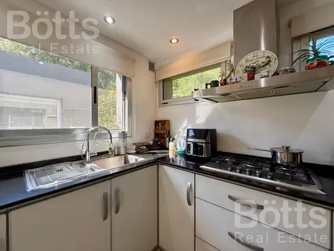 Casa en Venta con 4 cocheras
