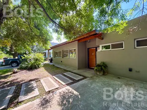 Casa en Venta con 4 cocheras