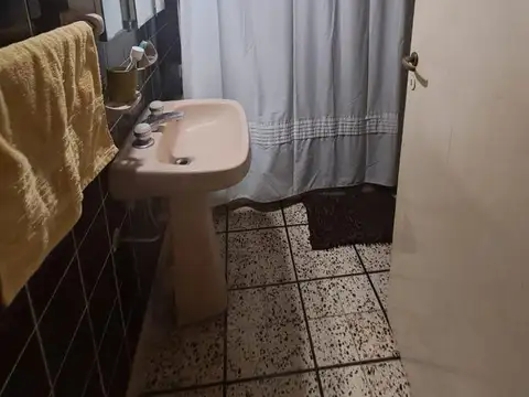 CASA EN MONTE GRANDE CON FONDO LIBRE 