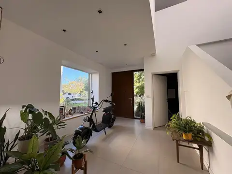 Casa en Alquiler en Bella Vista, USD 3.500