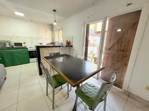 VENTA PH 3 AMBIENTES CON PATIO EN LAS AVENIDAS