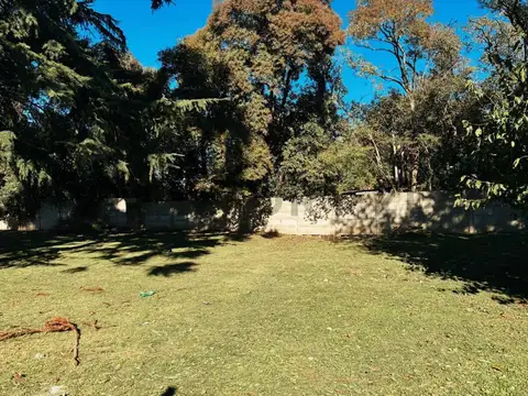 Espectacular lote en venta en Barrio Avira (Matheu)