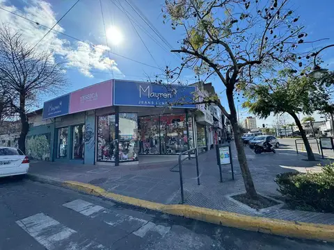 Local en  Venta en avenida Avellaneda