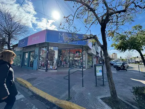 Local en  Venta en avenida Avellaneda