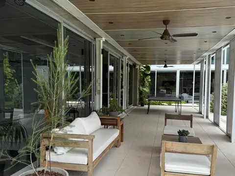 Casa en Venta con 4 cocheras