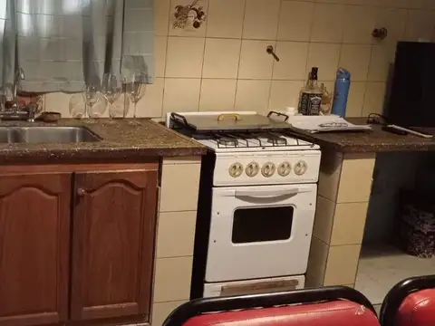 Casa 6 ambientes con 1 baño
