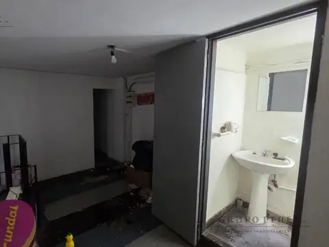 Local Comercial - 60 m2 en pleno Centro de Morón.