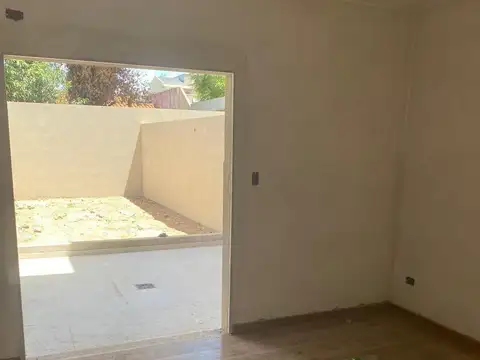DEPARTAMENTO DE 2 1/2 AMBIENTES A ESTRENAR CON PATIO Y COCHE
