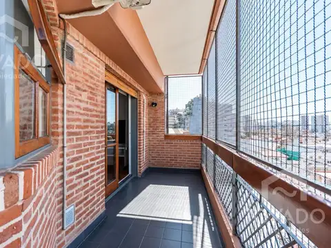 Semipiso 4 ambientes con cochera en Parque Chacabuco!
