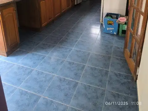 Casa 7 ambientes con 1 baño