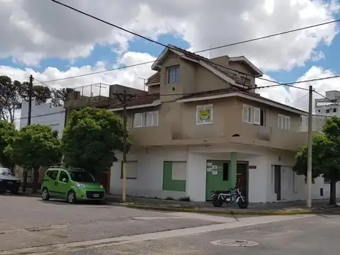 4 e/ Avenida San Martín y 17
