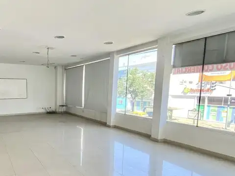 Oficina 6 ambientes con 3 baños