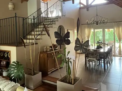 Casa 5 ambientes con 3 baños