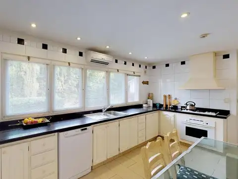 28 entre 442 y Arroyo Carnaval 3400