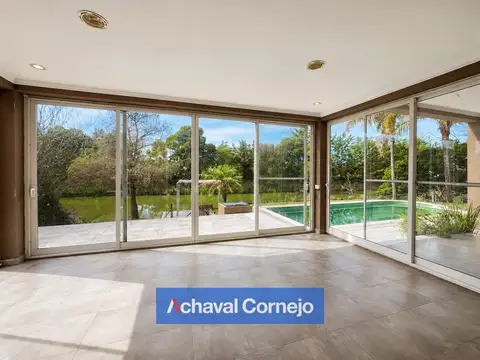 Casa en Alquiler con 6 cocheras