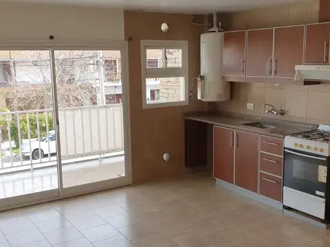 DEPARTAMENTO DE 2 AMB AMPLIO A METROS DEL MAR