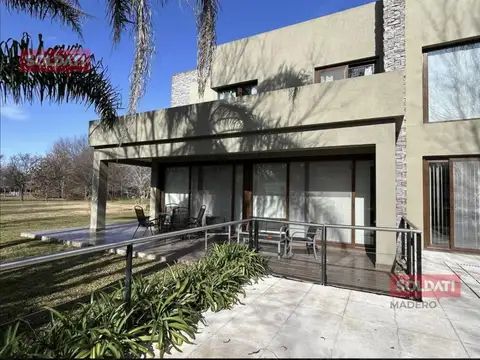 Casa Venta Abril Club de Campo 4 dormitorios piscina
