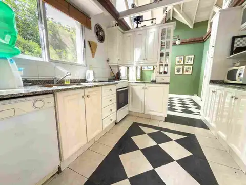 Casa en Venta con 2 cocheras
