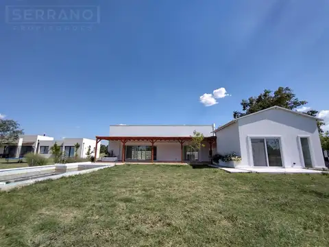 Venta. Casa A Estrenar 4 Ambientes. Sobre Lote de 1532 m2. Pinares Country Club