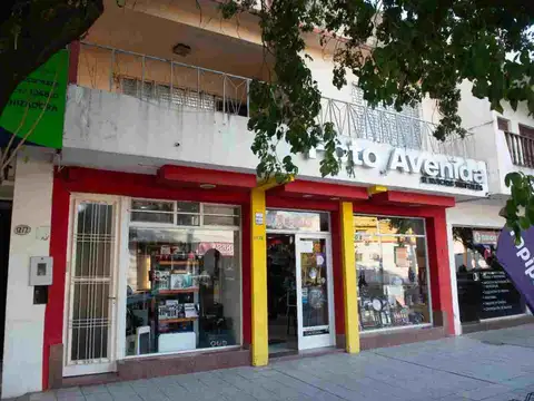 Casa con Local en Venta sobre Patricio Diez