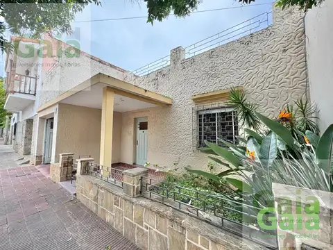 Casa EN VENTA APTA CREDITO MANUEL SOLA ENTRE AV URUGUAY Y PJE DEL MILAGRO