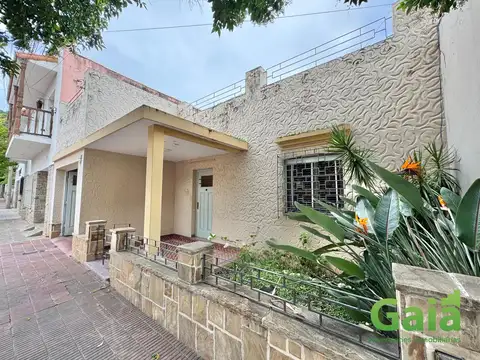 Casa EN VENTA APTA CREDITO MANUEL SOLA ENTRE AV URUGUAY Y PJE DEL MILAGRO