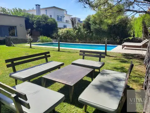 Casa 4 ambientes con 2 baños