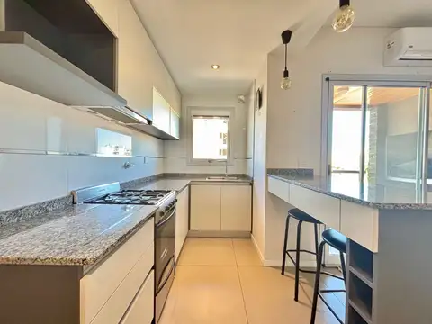EN VENTA 3 AMB C/COCHERA DOBLE Y BALCON LANUS ESTE
