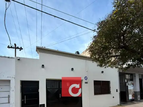 Casa en alquiler c/ cochera en La Plata