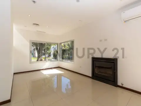 Casa de 4 Dormitorios en Venta-Fincas de Iraola I