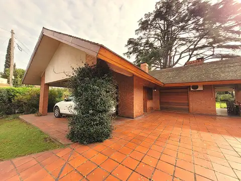 Casa en  VENTA 5  ambientes en Bella Vista sobre lote de 1495 mts en una sola planta - apto credito