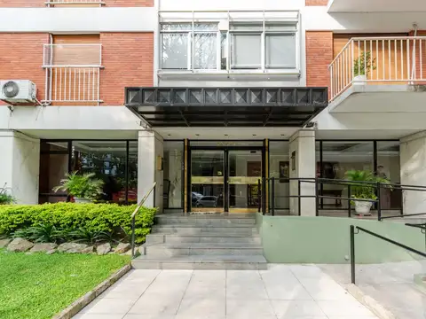 Excelente departamento en venta con cochera y baulera en la isla de Olivos, Vicente López.