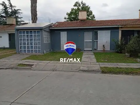 EN VENTA CASA CON LOCAL B° SANTA ANA 1