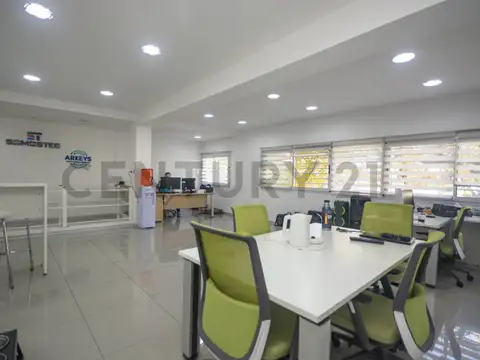 VENTA OFICINAS CON DEPÓSITOS DE ALTURA - Doble lote