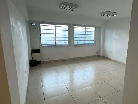 Oficina en Alquiler en Lanus Oeste, $ 450.000