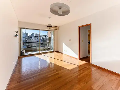 Departamento 2 ambientes en venta en Belgrano. Luminoso, cálido y con amplio balcón.