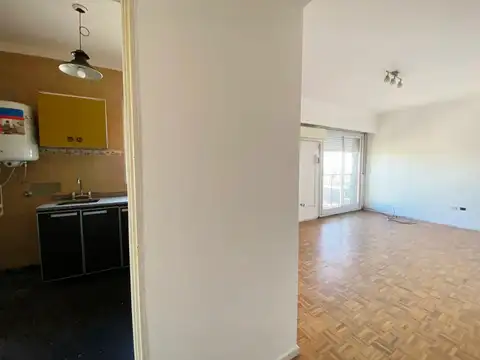 Departamento en Venta en Parque Chacabuco, USD 85.000