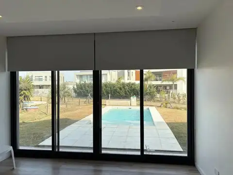 Casa en Alquiler con 1 cochera