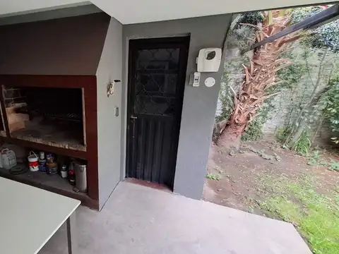 CASA 3 AMBIENTES VENTA LLAVALLOL JARDÍN COCHERA