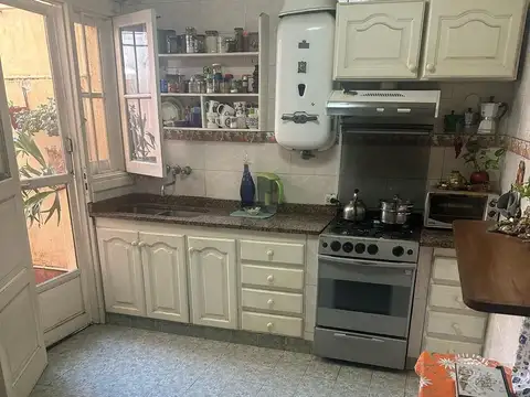 HIPOLITO YRIGOYEN al 3700