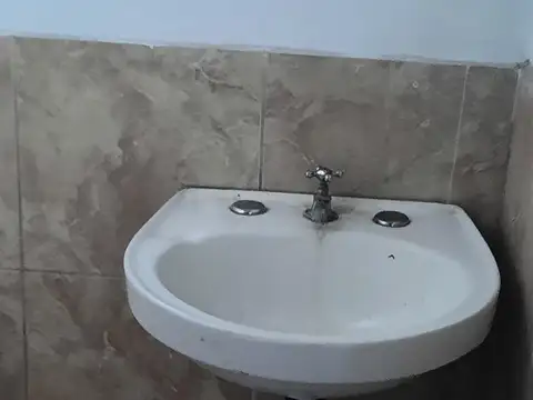 DEPÓSITO CON LOCAL. EXCELENTE UBICACIÓN
